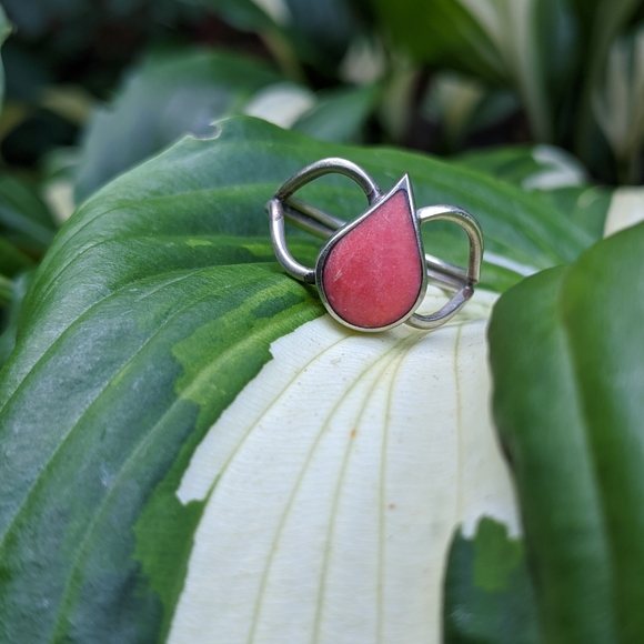 Vintage Coral Stone Ring - Picture 1 of 8
